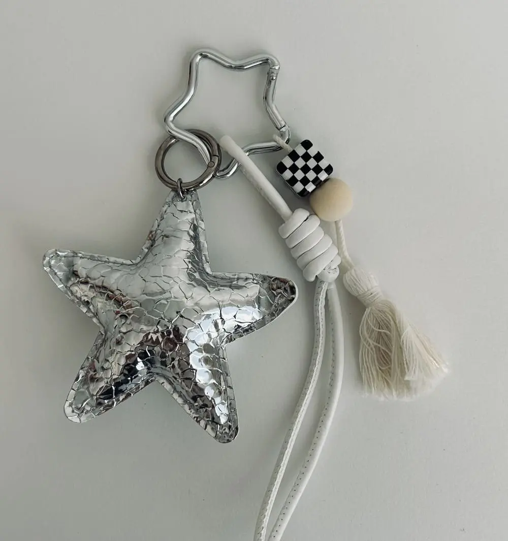 IMG_6265 LLAVERO O CHARM ESTRELLA POMPON - Imagen 1